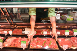 Минсельхоз предложил способ сдержать рост цен на мясо